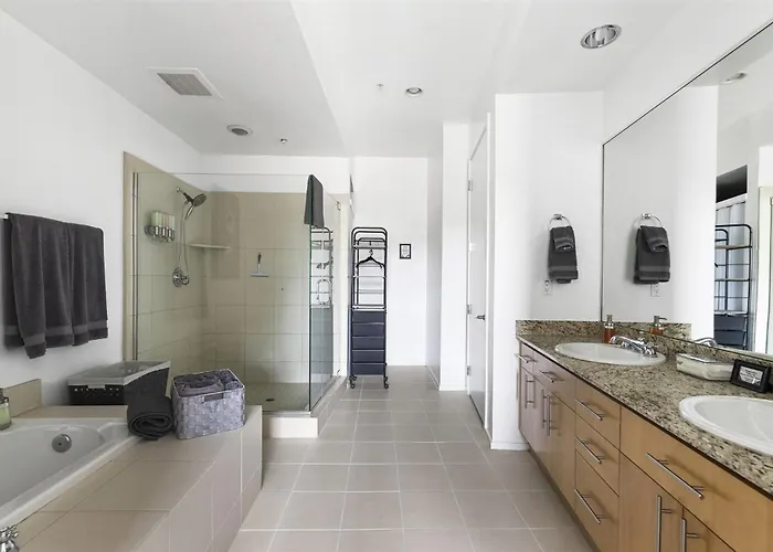 Step Out To Historic Old Town 2 King/2bath W/pool Apartament