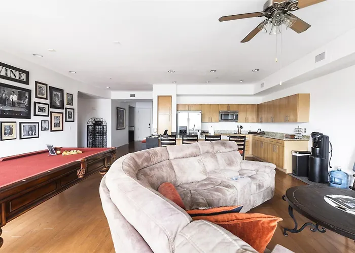 Step Out To Historic Old Town 2 King/2bath W/pool *