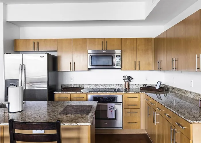Apartament Step Out To Historic Old Town 2 King/2bath W/pool *