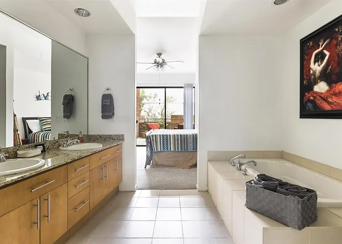 Step Out To Historic Old Town 2 King/2bath W/pool *
