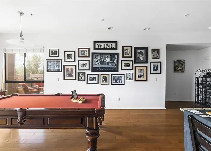 Step Out To Historic Old Town 2 King/2bath W/pool