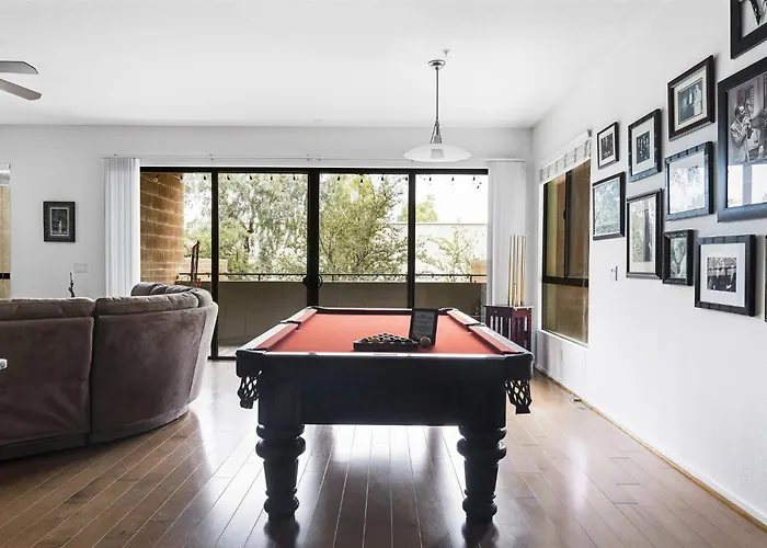 Step Out To Historic Old Town 2 King/2bath W/pool