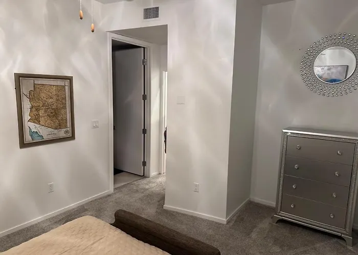 Step Out To Historic Old Town 2 King/2bath W/pool