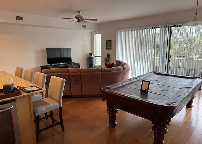 Step Out To Historic Old Town 2 King/2bath W/pool *