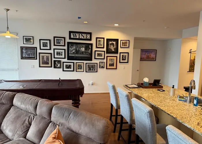 Step Out To Historic Old Town 2 King/2bath W/pool *