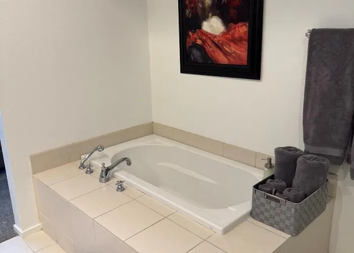 Step Out To Historic Old Town 2 King/2bath W/pool *